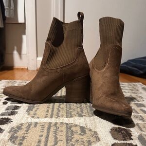 Universal Thread Brown Heeled Boots